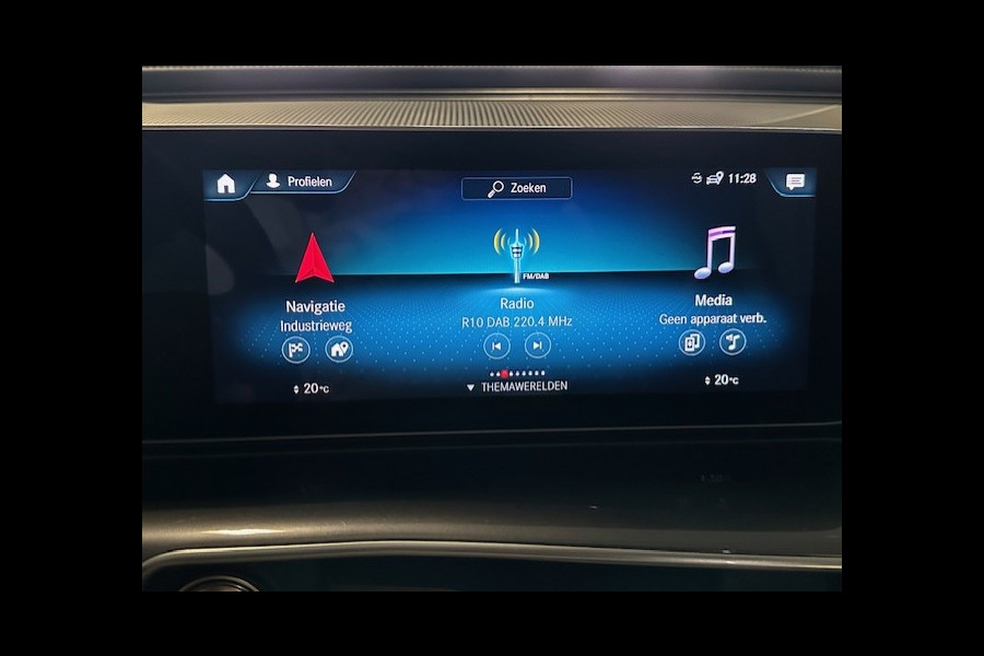 Mercedes-Benz EQC 400 4 Matic Premium Plus 80 kWh-SCHUIFDAK-HEAD UP-MEMORY-TREKHAAK-COMPLEET