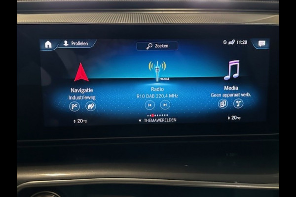 Mercedes-Benz EQC 400 4 Matic Premium Plus 80 kWh-SCHUIFDAK-HEAD UP-MEMORY-TREKHAAK-COMPLEET