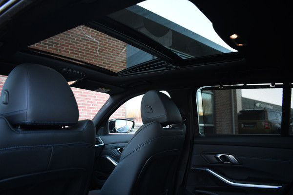 BMW 3 Serie Touring 330e M-Sport Pano Trekh ACC El-zetel HUD Carbon 19inch Adp-onderstel