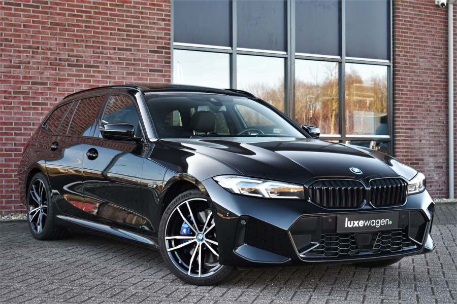 BMW 3 Serie Touring 330e M-Sport Pano Trekh ACC El-zetel HUD Carbon 19inch Adp-onderstel