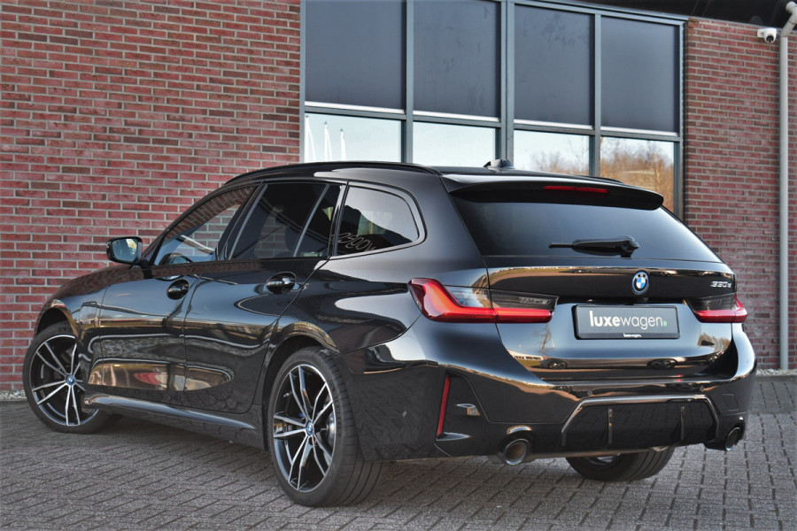BMW 3 Serie Touring 330e M-Sport Pano Trekh ACC El-zetel HUD Carbon 19inch Adp-onderstel
