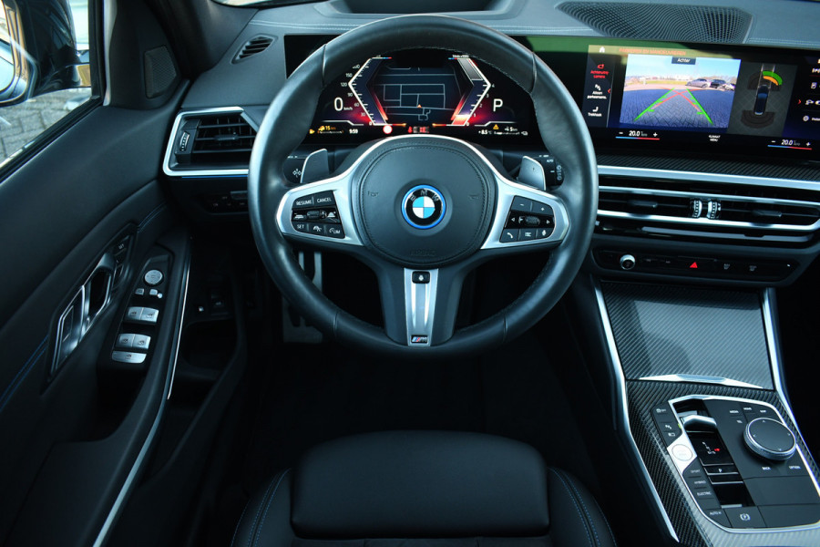 BMW 3 Serie Touring 330e M-Sport Pano Trekh ACC El-zetel HUD Carbon 19inch Adp-onderstel