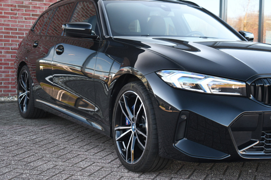 BMW 3 Serie Touring 330e M-Sport Pano Trekh ACC El-zetel HUD Carbon 19inch Adp-onderstel