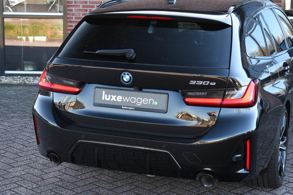 BMW 3 Serie Touring 330e M-Sport Pano Trekh ACC El-zetel HUD Carbon 19inch Adp-onderstel