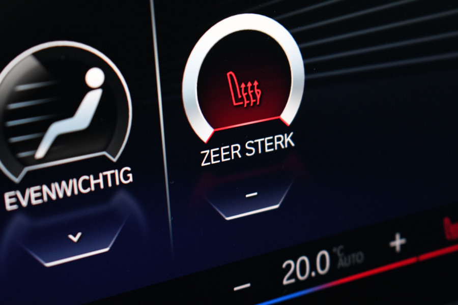 BMW 3 Serie Touring 330e M-Sport Pano Trekh ACC El-zetel HUD Carbon 19inch Adp-onderstel