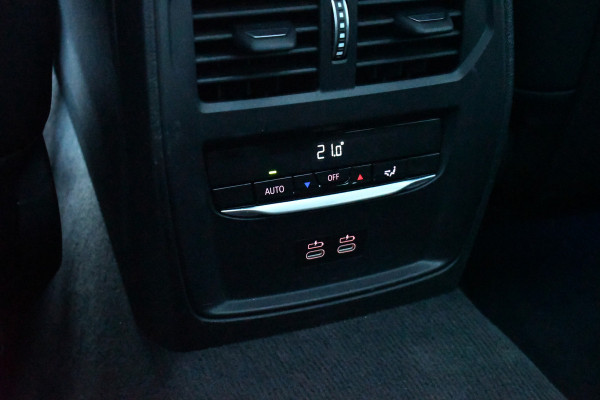 BMW 3 Serie Touring 330e M-Sport Pano Trekh ACC El-zetel HUD Carbon 19inch Adp-onderstel