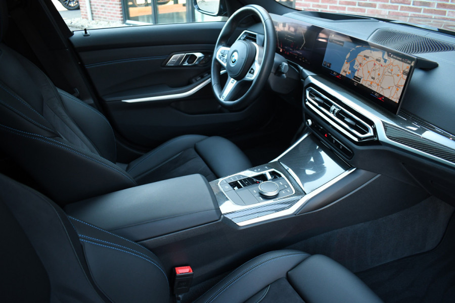BMW 3 Serie Touring 330e M-Sport Pano Trekh ACC El-zetel HUD Carbon 19inch Adp-onderstel