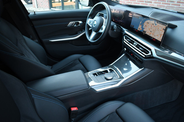 BMW 3 Serie Touring 330e M-Sport Pano Trekh ACC El-zetel HUD Carbon 19inch Adp-onderstel