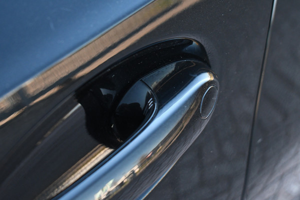 BMW 3 Serie Touring 330e M-Sport Pano Trekh ACC El-zetel HUD Carbon 19inch Adp-onderstel