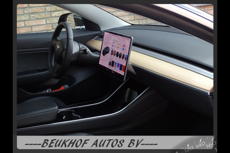 Tesla Model 3 Standard RWD Plus 60 kWh Trekhaak Pano Nav Cam