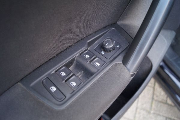 Volkswagen Tiguan 1.5 TSI 130pk Comfortline -NAVI-ECC-PDC-DAB-