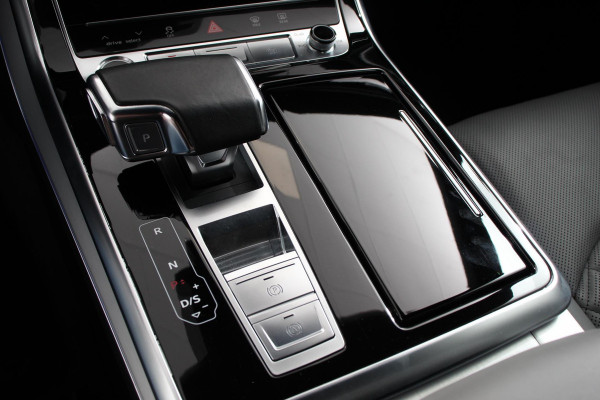 Audi Q8 55 TFSI e PHEV quattro Pro Line S-Line 3* S-Line Leder B&O Trekhaak Electrisch Luchtvering Led Dab Led Blackpack
