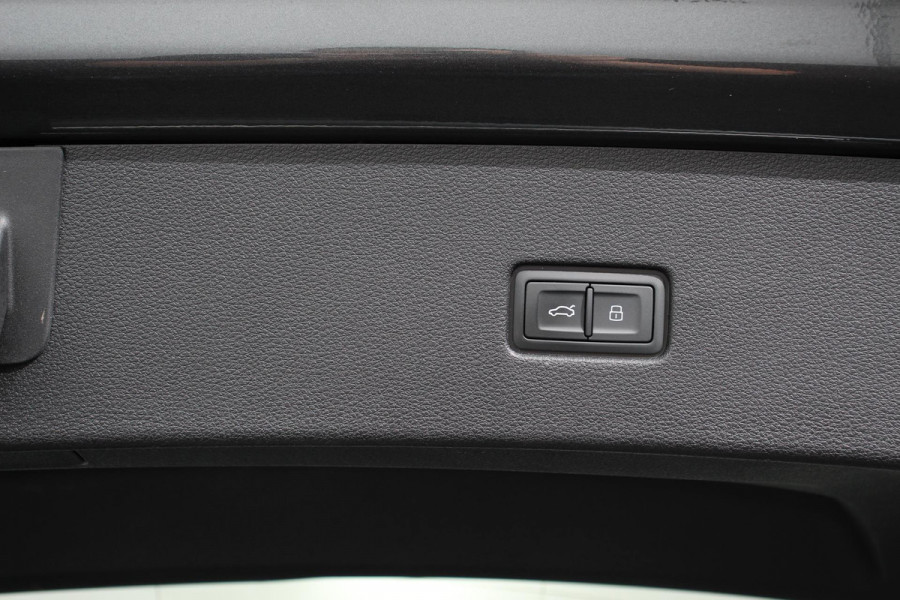 Audi Q8 55 TFSI e PHEV quattro Pro Line S-Line 3* S-Line Leder B&O Trekhaak Electrisch Luchtvering Led Dab Led Blackpack