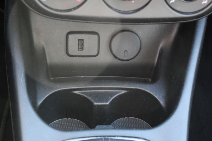 Opel Corsa 1.4 120 Jaar Edition , 5deurs , 90pk Airco , Cruise control , Bluetooth , LED dagrijverlichting Camera