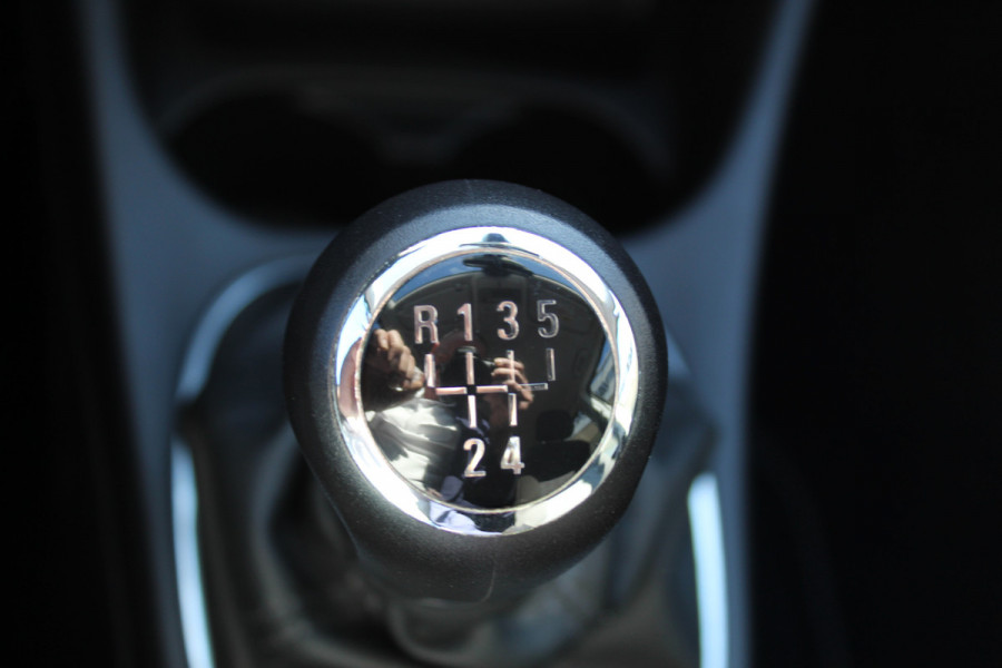 Opel Corsa 1.4 120 Jaar Edition , 5deurs , 90pk Airco , Cruise control , Bluetooth , LED dagrijverlichting Camera