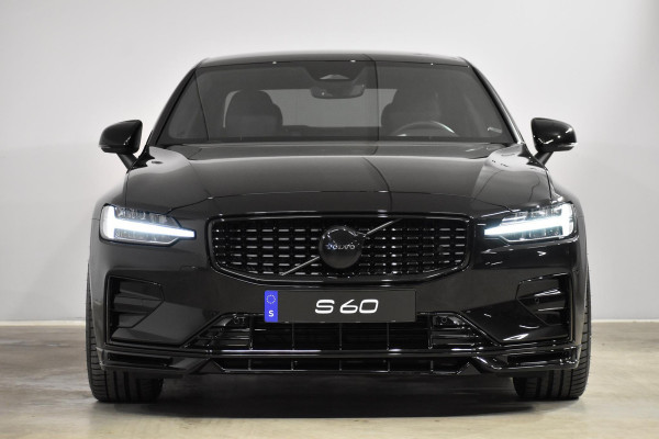 Volvo S60 B4 211PK Automaat Plus Dark / Heico uitgevoerd!!! / Alloy Wheel VOLUTION 20'' velgen / Heico voorspoiler / Heico Verlaagd 30 mm / Black Edition Pack / Styling Pack / Driver Assist / Semi elektrische trekhaak