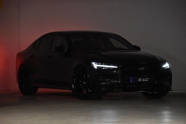 Volvo S60 B4 211PK Automaat Plus Dark / Heico uitgevoerd!!! / Alloy Wheel VOLUTION 20'' velgen / Heico voorspoiler / Heico Verlaagd 30 mm / Black Edition Pack / Styling Pack / Driver Assist / Semi elektrische trekhaak