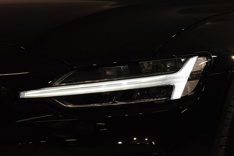 Volvo S60 B4 211PK Automaat Plus Dark / Heico uitgevoerd!!! / Alloy Wheel VOLUTION 20'' velgen / Heico voorspoiler / Heico Verlaagd 30 mm / Black Edition Pack / Styling Pack / Driver Assist / Semi elektrische trekhaak