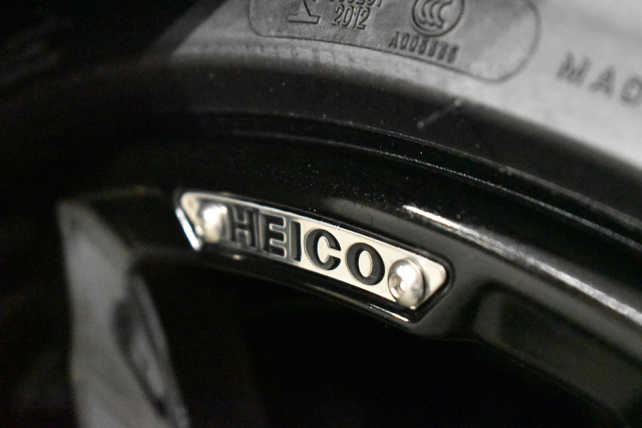 Volvo S60 B4 211PK Automaat Plus Dark / Heico uitgevoerd!!! / Alloy Wheel VOLUTION 20'' velgen / Heico voorspoiler / Heico Verlaagd 30 mm / Black Edition Pack / Styling Pack / Driver Assist / Semi elektrische trekhaak