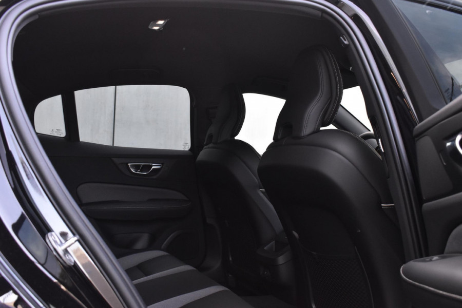 Volvo S60 B4 211PK Automaat Plus Dark / Heico uitgevoerd!!! / Alloy Wheel VOLUTION 20'' velgen / Heico voorspoiler / Heico Verlaagd 30 mm / Black Edition Pack / Styling Pack / Driver Assist / Semi elektrische trekhaak