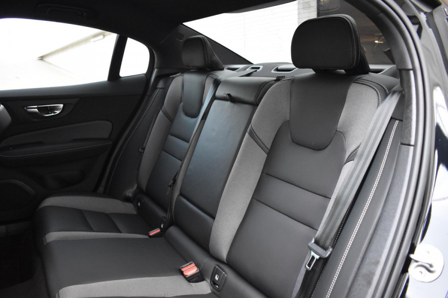 Volvo S60 B4 211PK Automaat Plus Dark / Heico uitgevoerd!!! / Alloy Wheel VOLUTION 20'' velgen / Heico voorspoiler / Heico Verlaagd 30 mm / Black Edition Pack / Styling Pack / Driver Assist / Semi elektrische trekhaak