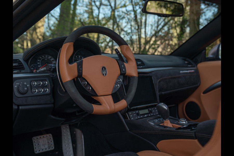 Maserati GranCabrio 4.7 MC | Chique | Harman/Kardon | Veel alcantara!