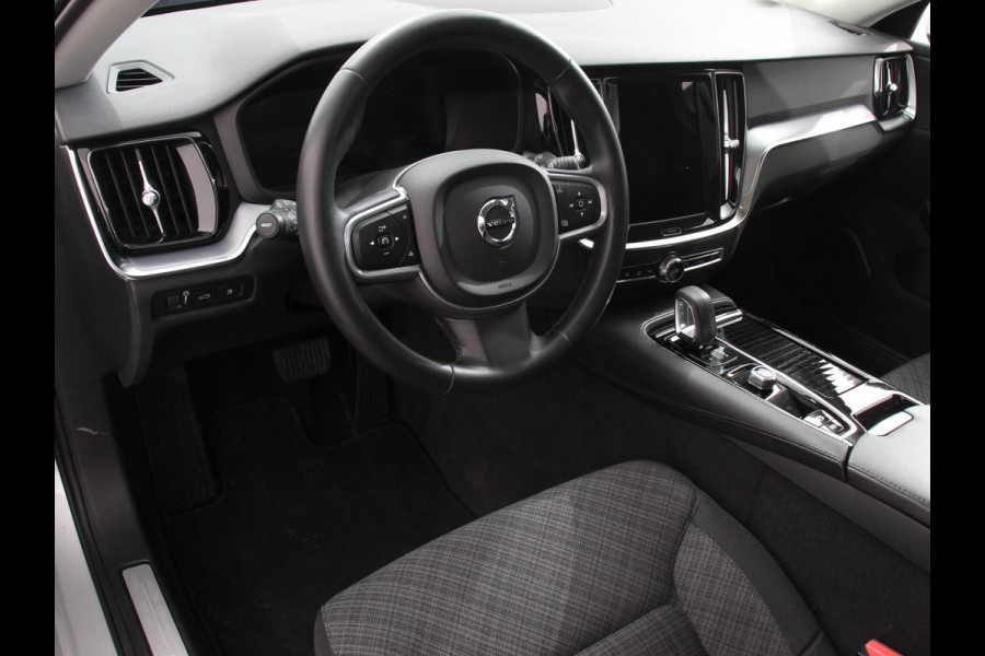 Volvo V60 2.0 T6 Aut. Recharge AWD Inscription 340 PK Panoramadak Airco|ECC LED Light Pack Winter Pack Elekt. Stoelen + Memory Privacy Glass Cruise Control 18" Multispaak PDC VA + Camera