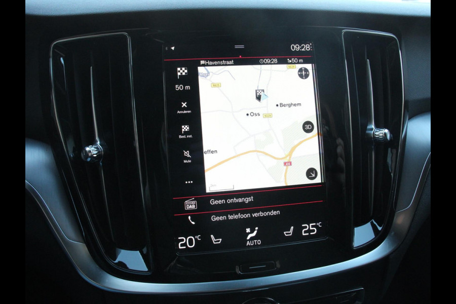 Volvo V60 2.0 T6 Aut. Recharge AWD Inscription 340 PK Panoramadak Airco|ECC LED Light Pack Winter Pack Elekt. Stoelen + Memory Privacy Glass Cruise Control 18" Multispaak PDC VA + Camera