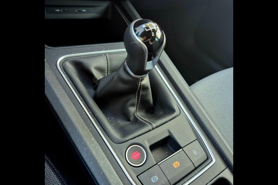 Seat Leon 1.5 TSI 130 pk Business Intense / digi dashboard