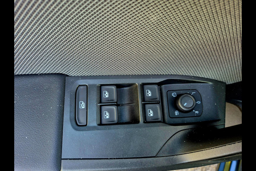 Seat Leon 1.5 TSI 130 pk Business Intense / digi dashboard