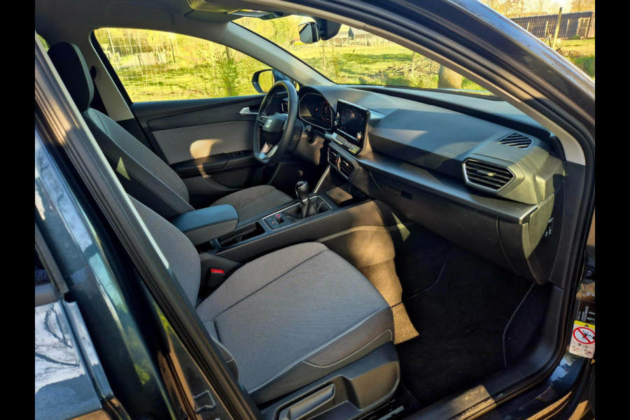 Seat Leon 1.5 TSI 130 pk Business Intense / digi dashboard
