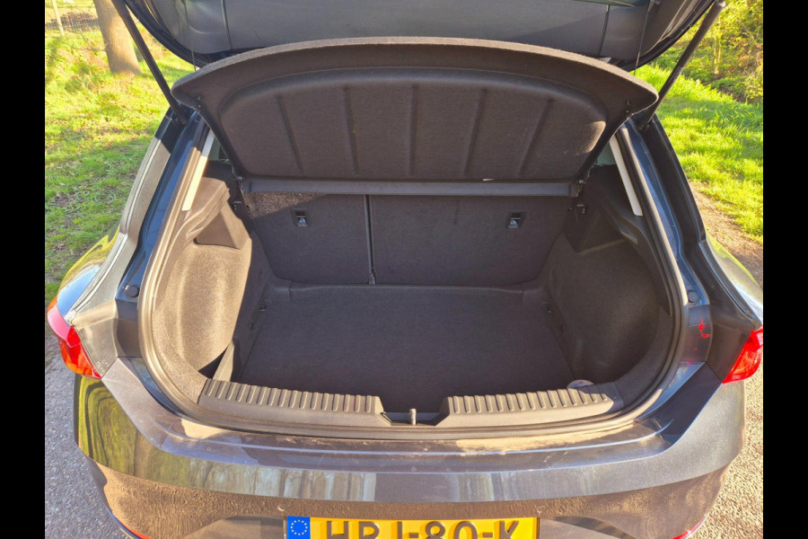 Seat Leon 1.5 TSI 130 pk Business Intense / digi dashboard
