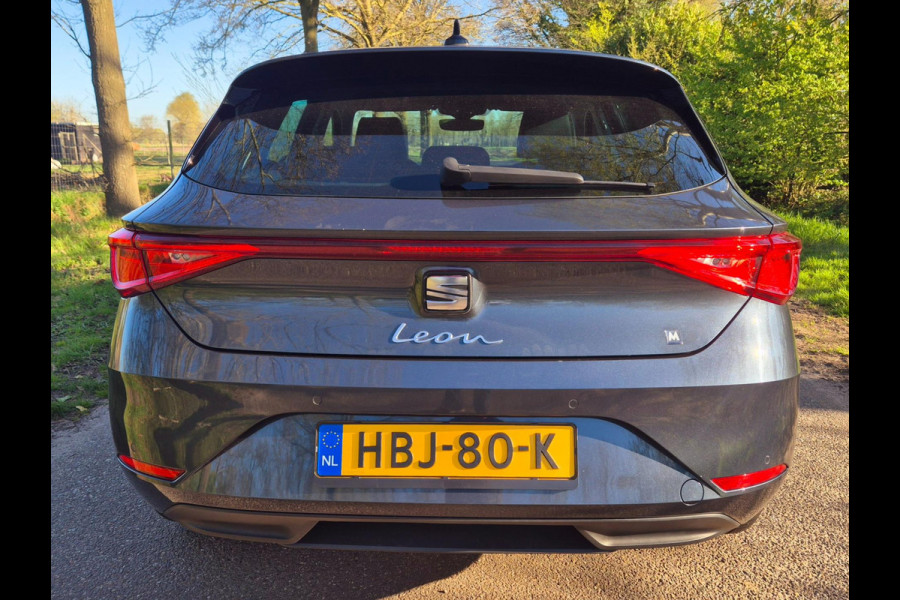 Seat Leon 1.5 TSI 130 pk Business Intense / digi dashboard