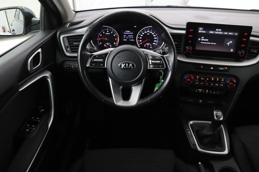 Kia Ceed 1.4 T-GDi DynamicLine | Stoel & stuurverwarming | Camera | Carplay | Navigatie | Climate control | PDC | Cruise control