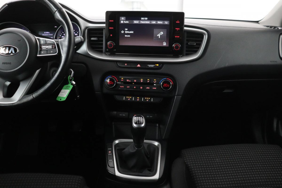 Kia Ceed 1.4 T-GDi DynamicLine | Stoel & stuurverwarming | Camera | Carplay | Navigatie | Climate control | PDC | Cruise control