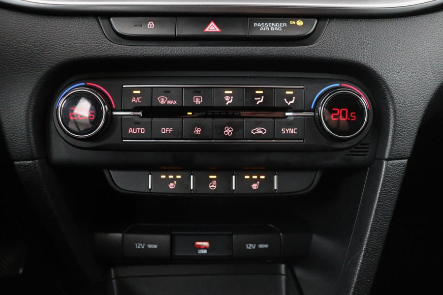 Kia Ceed 1.4 T-GDi DynamicLine | Stoel & stuurverwarming | Camera | Carplay | Navigatie | Climate control | PDC | Cruise control