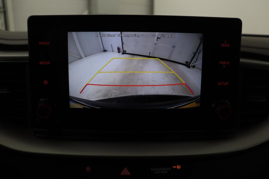 Kia Ceed 1.4 T-GDi DynamicLine | Stoel & stuurverwarming | Camera | Carplay | Navigatie | Climate control | PDC | Cruise control