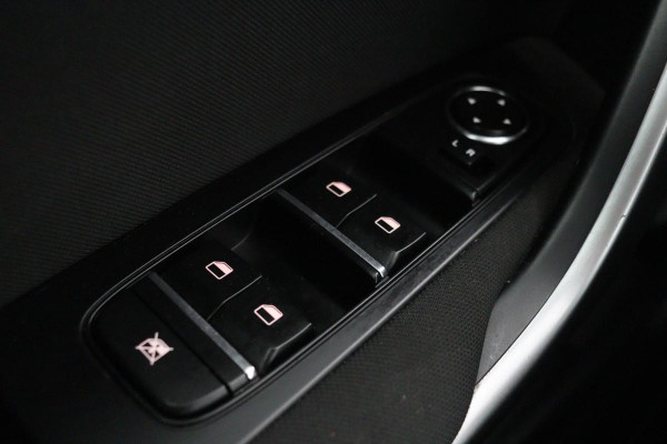 Kia Ceed 1.4 T-GDi DynamicLine | Stoel & stuurverwarming | Camera | Carplay | Navigatie | Climate control | PDC | Cruise control