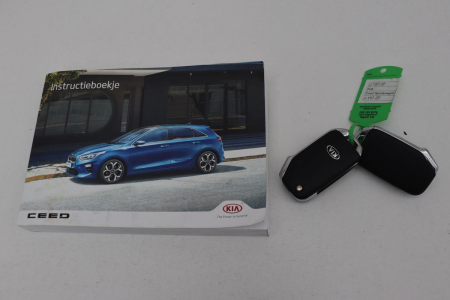 Kia Ceed 1.4 T-GDi DynamicLine | Stoel & stuurverwarming | Camera | Carplay | Navigatie | Climate control | PDC | Cruise control