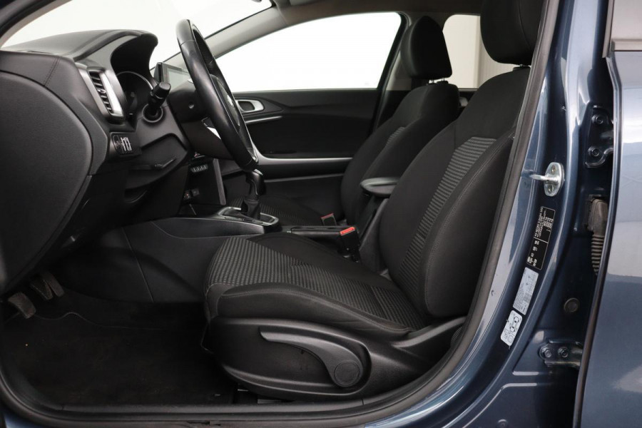 Kia Ceed 1.4 T-GDi DynamicLine | Stoel & stuurverwarming | Camera | Carplay | Navigatie | Climate control | PDC | Cruise control