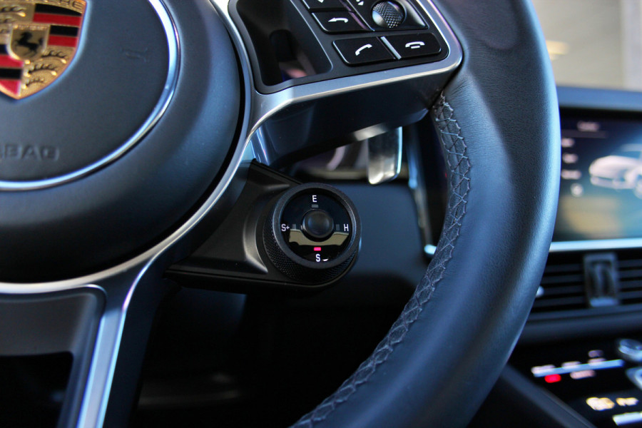 Porsche Cayenne Coupé 3.0 E-Hybrid Platinum Edition Orig NL | Sport Chrono | Pano | Sport Design | Sport Uitlaat