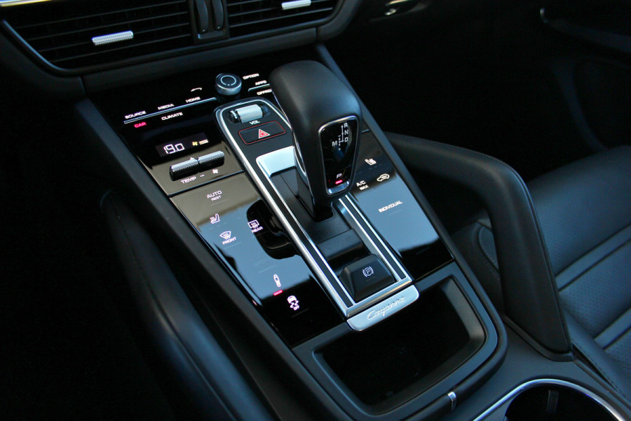 Porsche Cayenne Coupé 3.0 E-Hybrid Platinum Edition Orig NL | Sport Chrono | Pano | Sport Design | Sport Uitlaat