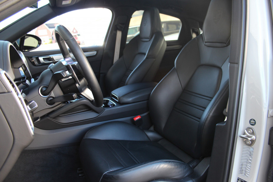 Porsche Cayenne Coupé 3.0 E-Hybrid Platinum Edition Orig NL | Sport Chrono | Pano | Sport Design | Sport Uitlaat
