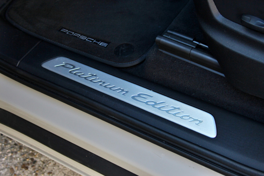 Porsche Cayenne Coupé 3.0 E-Hybrid Platinum Edition Orig NL | Sport Chrono | Pano | Sport Design | Sport Uitlaat
