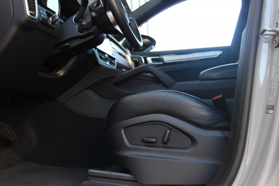 Porsche Cayenne Coupé 3.0 E-Hybrid Platinum Edition Orig NL | Sport Chrono | Pano | Sport Design | Sport Uitlaat