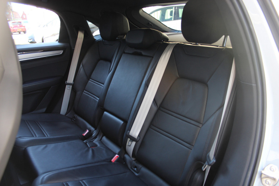 Porsche Cayenne Coupé 3.0 E-Hybrid Platinum Edition Orig NL | Sport Chrono | Pano | Sport Design | Sport Uitlaat