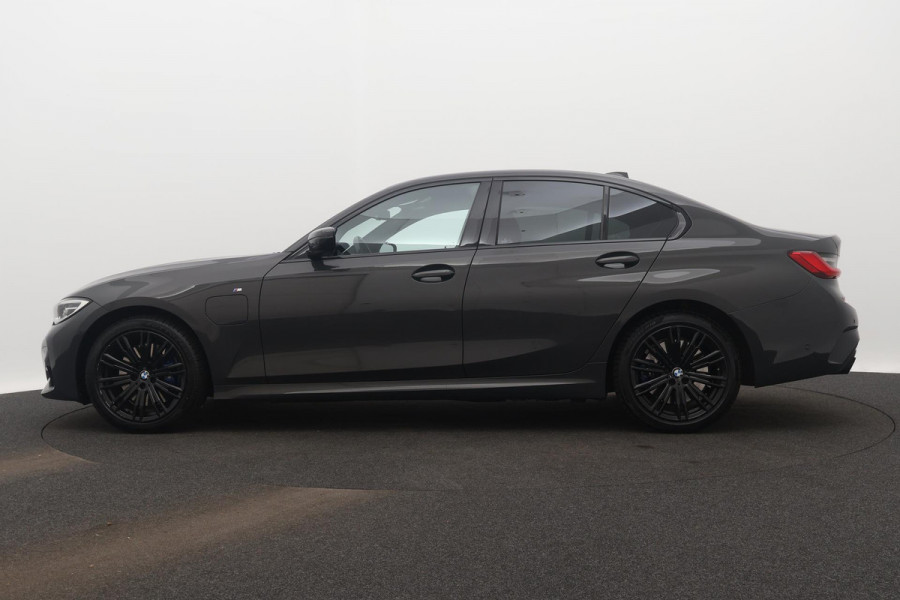 BMW 3-serie 330e eDrive M-Sport (NL-auto, 2e Eig, Dealer OnderH, Carplay, Camera, StoelV, Addpt Cruise, Leder, Etc)