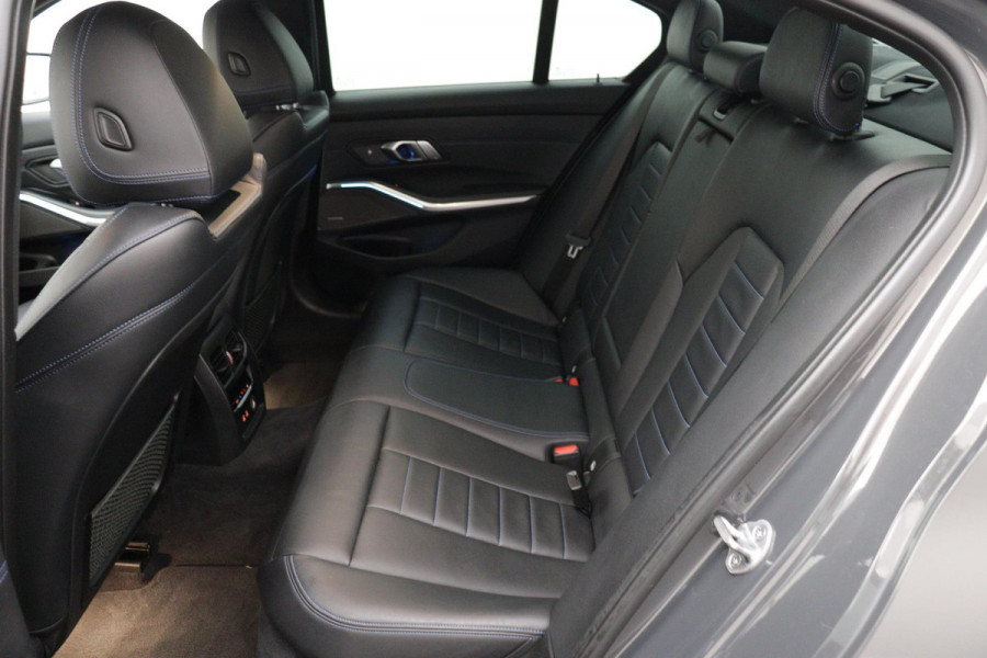 BMW 3-serie 330e eDrive M-Sport (NL-auto, 2e Eig, Dealer OnderH, Carplay, Camera, StoelV, Addpt Cruise, Leder, Etc)
