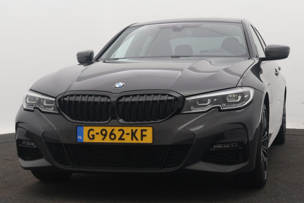 BMW 3-serie 330e eDrive M-Sport (NL-auto, 2e Eig, Dealer OnderH, Carplay, Camera, StoelV, Addpt Cruise, Leder, Etc)