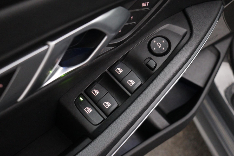 BMW 3-serie 330e eDrive M-Sport (NL-auto, 2e Eig, Dealer OnderH, Carplay, Camera, StoelV, Addpt Cruise, Leder, Etc)